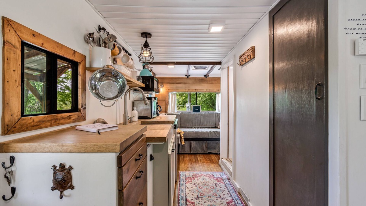 Somerdale House | Amish country, hot tub, fire pit, pet friendly