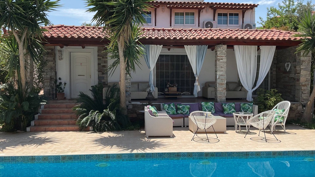Nea Makri Villa | Amomos Villa with Private Pool for Luxury Vacation and Relax