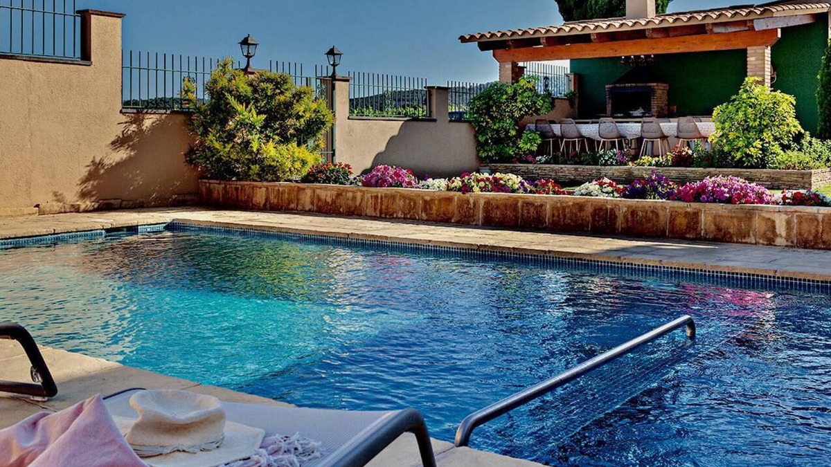 San Martin Sarroca Cottage | Among vineyards, near Barcelona, private swimming pool, barbecue, garden