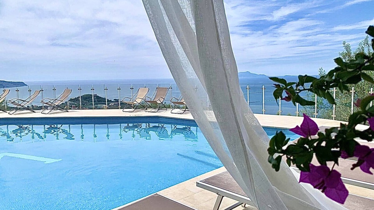 Schiazzano Villa | AMORE RENTALS - Villa Giulia with Private Pool, Sea View, Terraces and Parking
