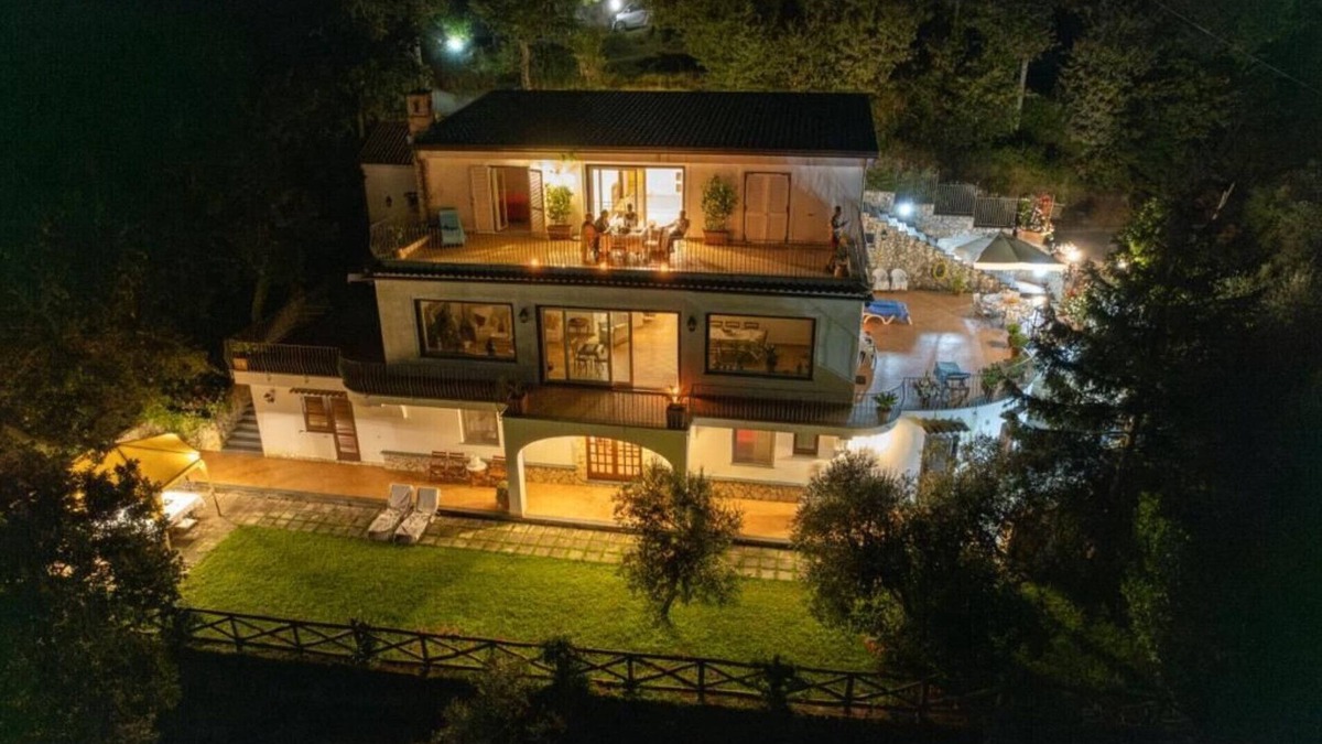 Sorrento Villa | AMORE RENTALS - Villa Savoia with Sea View and Garden