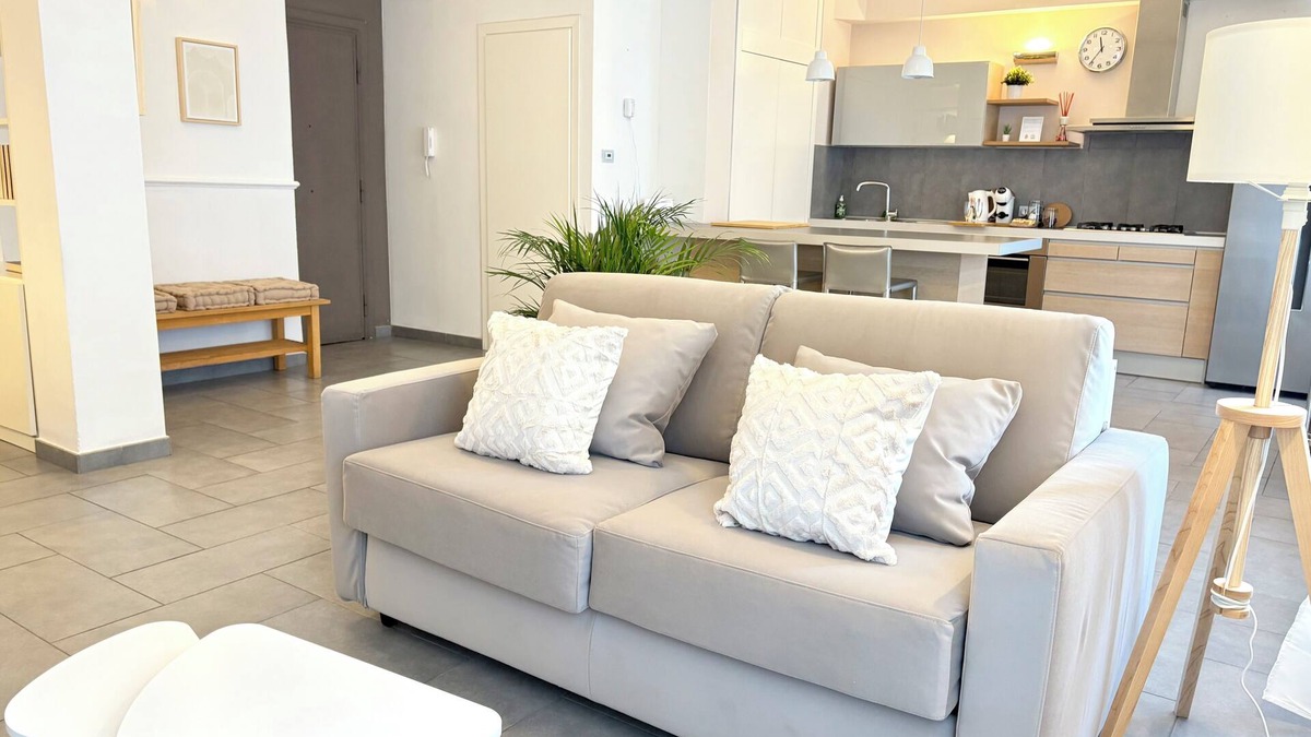 Zona LIII Tomba di Nerone Apartment | Ampio Appartamento a Roma Fino a 5 Persone, a 9 km dal Centro