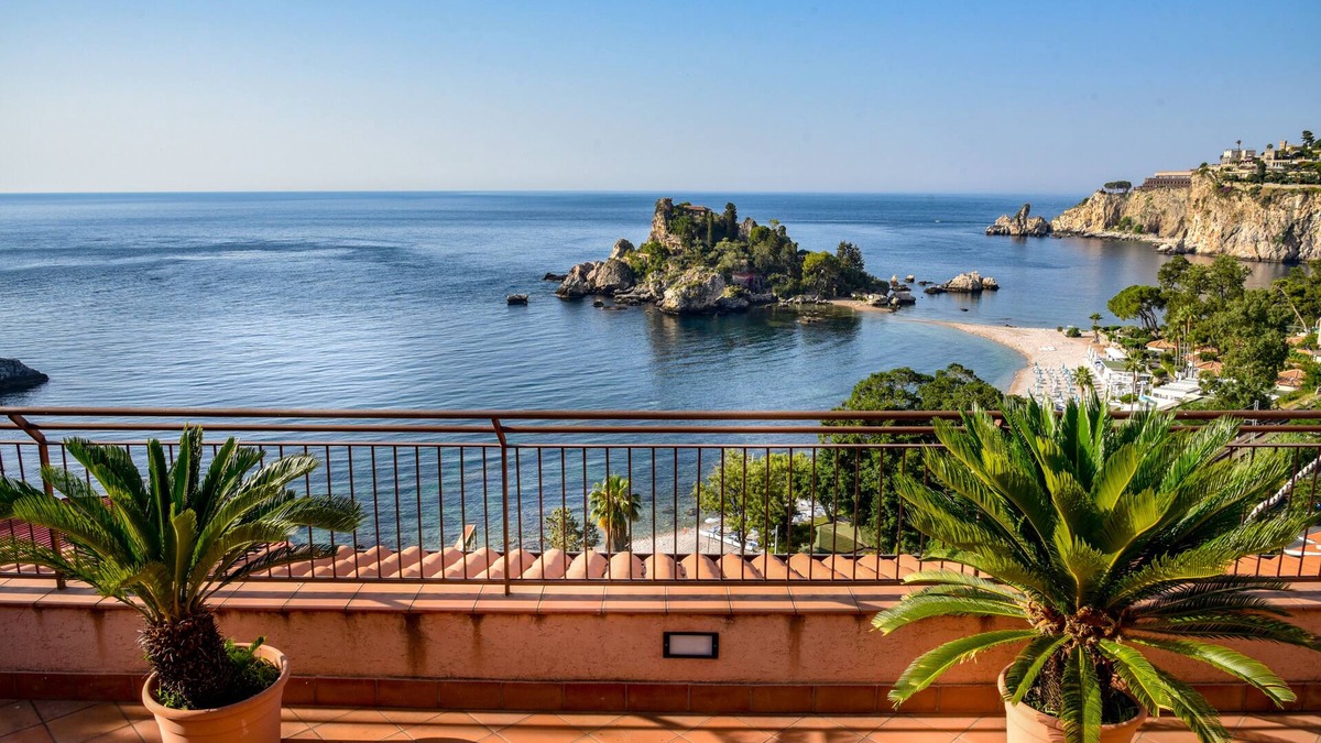 Mazzaro Apartment | Ampio e Panoramico Appartamento a due Passi dal Mare, Vista Unica su Isolabella