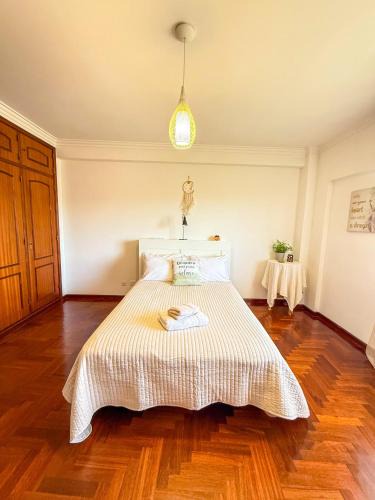 Corroios House | Ample Double Room Garden View Good Natural Light SuperHost Stay