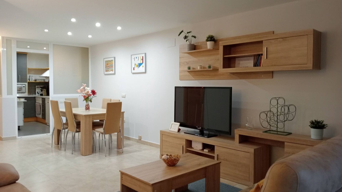 Talavera de la Reina Condo | Amplio Alojamiento, Céntrico y Tranquilo, Aire Ac., Wifi, Ascensor, 4 PAX