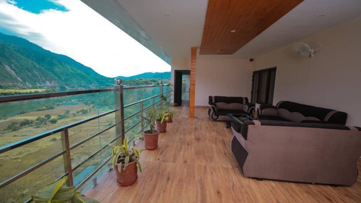 Dunda Hotel | Amritara Social Palace