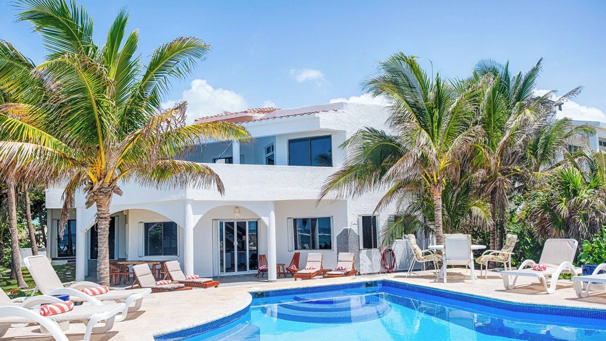 Akumal Villa | An Akumal Classic with Unique Location. Great Pool! Great Value!
