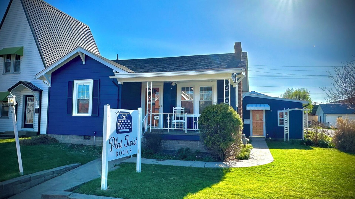 South Charleston Apartment | An All-Access Bookstore Vacation in Charleston, West Virginia