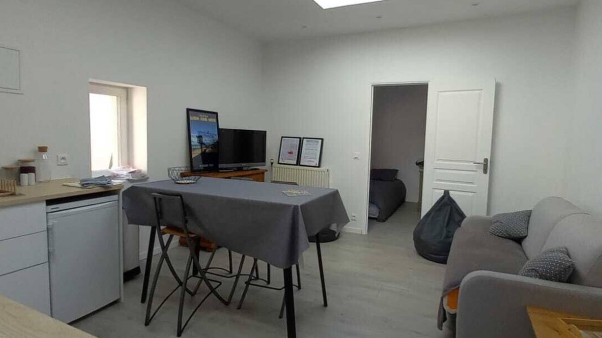 Lion-sur-Mer Apartment | An apartment with your feet in the sand
