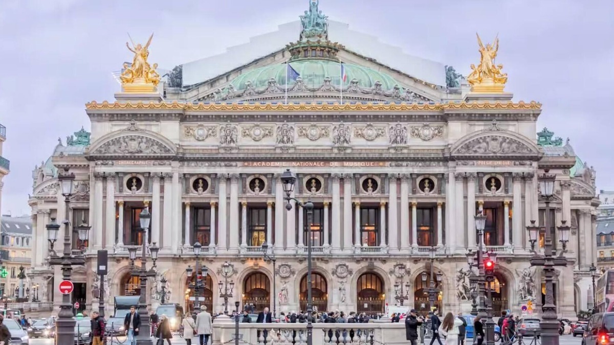 Gaillon Apartment | AN AUTHENTIC PARISIAN STAY STEPS FROM THE LOUVRE AND OPÉRA GARNIER- 4 BEDROOMS