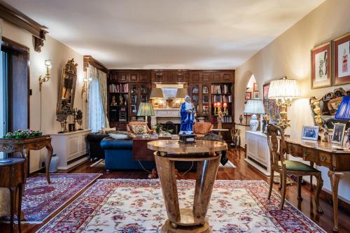 Dionysos Apartment | An eclectic pied a terre in Dionysos