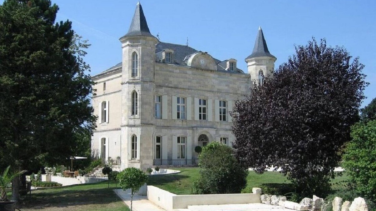 Laugnac House | AN ENCHANTING CHATEAU IN A FAIRYTALE BACKDROP FOR THOSE PERFECT FRENCH MOMENTS