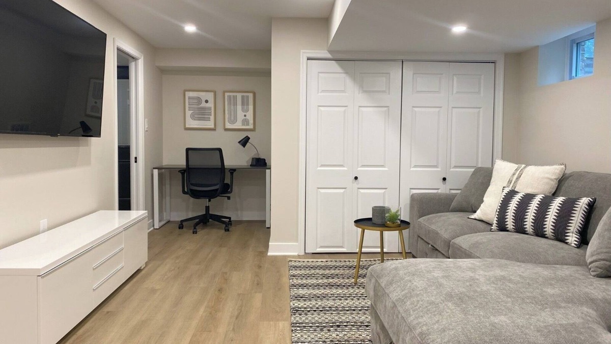 North Bethesda Apartment | An entire Basement Unit With a Separate Entrance