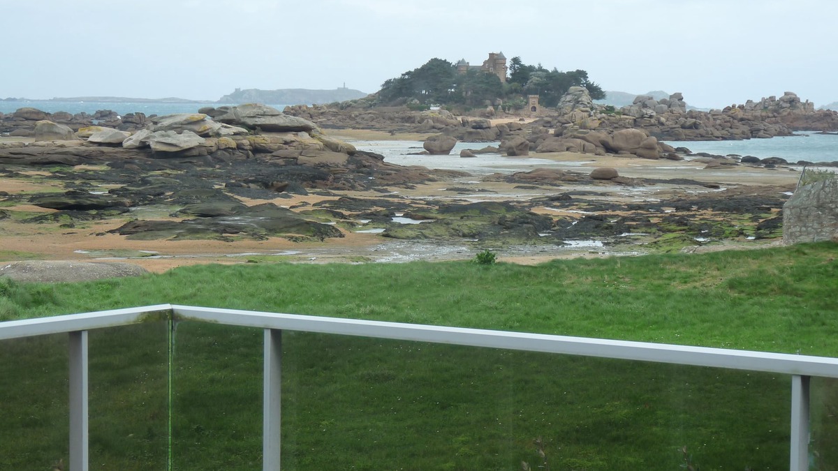 Tregastel Villa | An exceptional view of the sea, white sand beach at 28 m, swimming pool, park,
