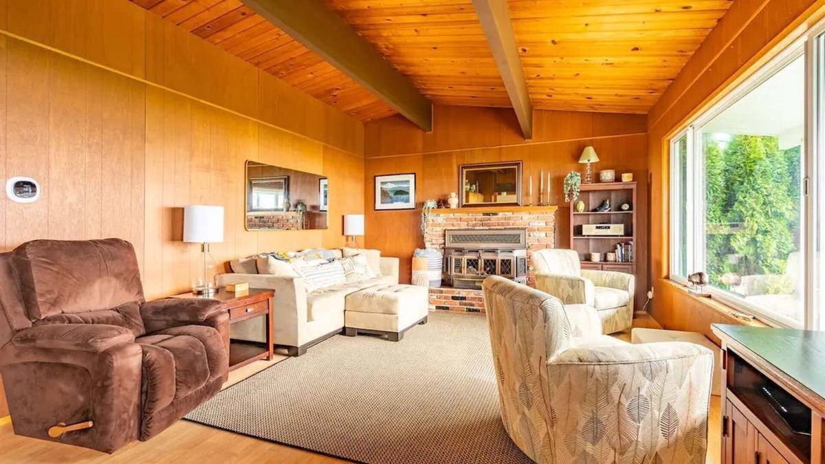 Kingston House | An Exciting Salish Escape w/Waterfront View