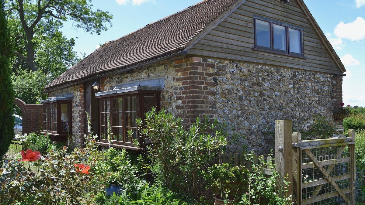 Bilting Cottage | An ideal retreat for two.