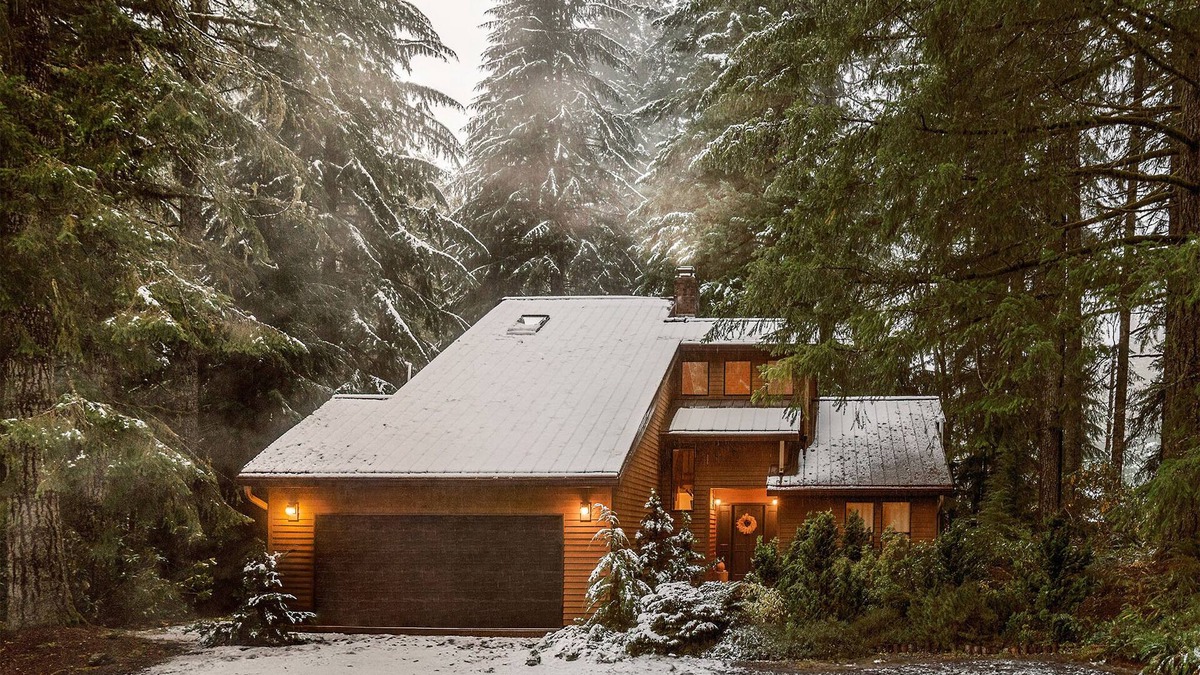 Sandy Cabin | An Idyllic Modern Cabin tucked away in a private PNW forest with Hot Tub