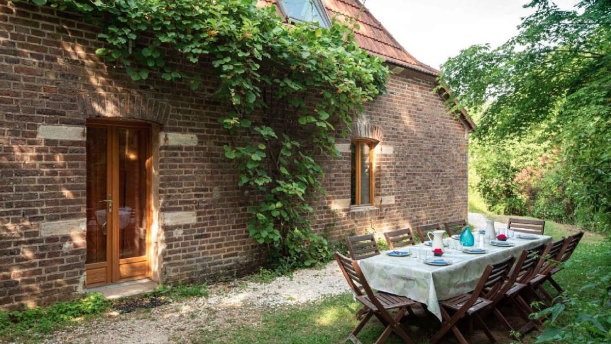 Saint Usuge House | AN OASIS WHERE TO FIND THE ESSENTIALS AND TAKE A BREAK IN CONSCIOUSNESS & IN