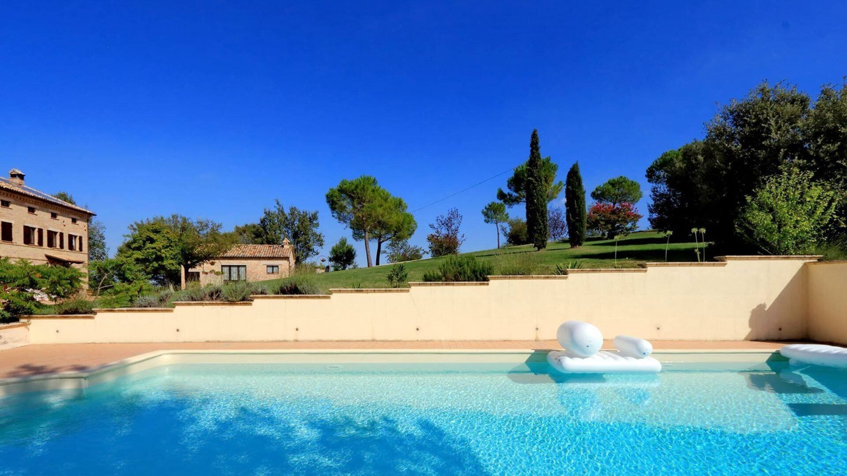 Appignano House | An old country house recently renewed for a magic stay!