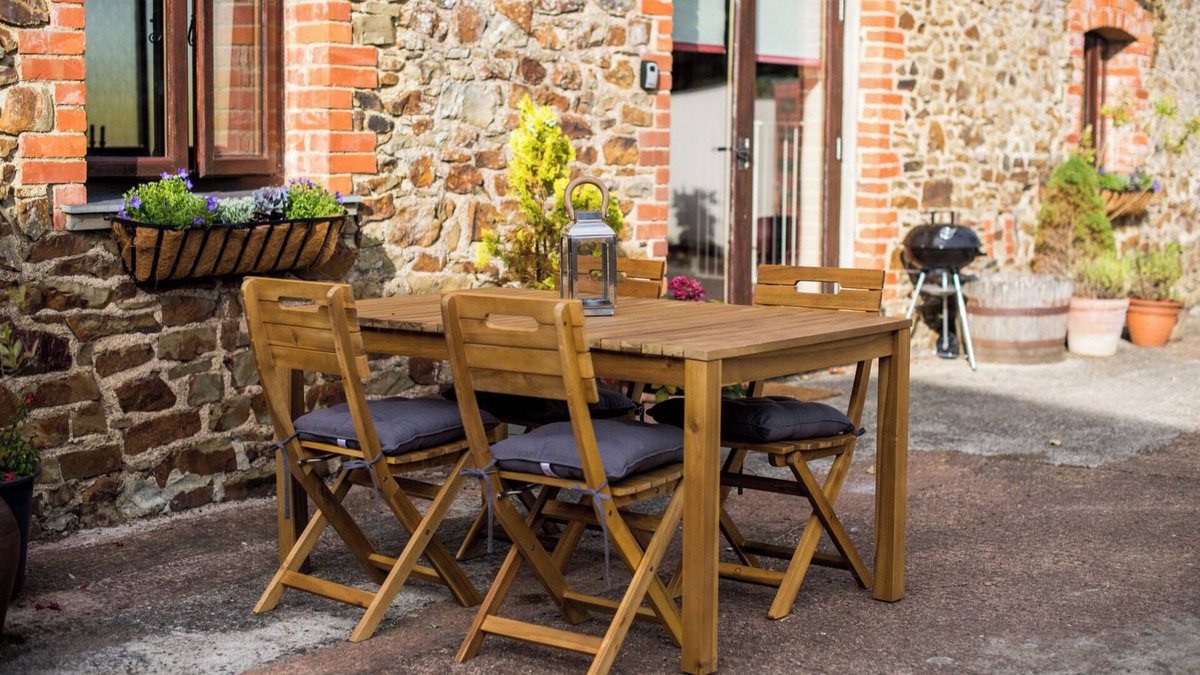 Broadwoodkelly House | An Old Granary, Sleeps 4 - Private Hot Tub, Rural