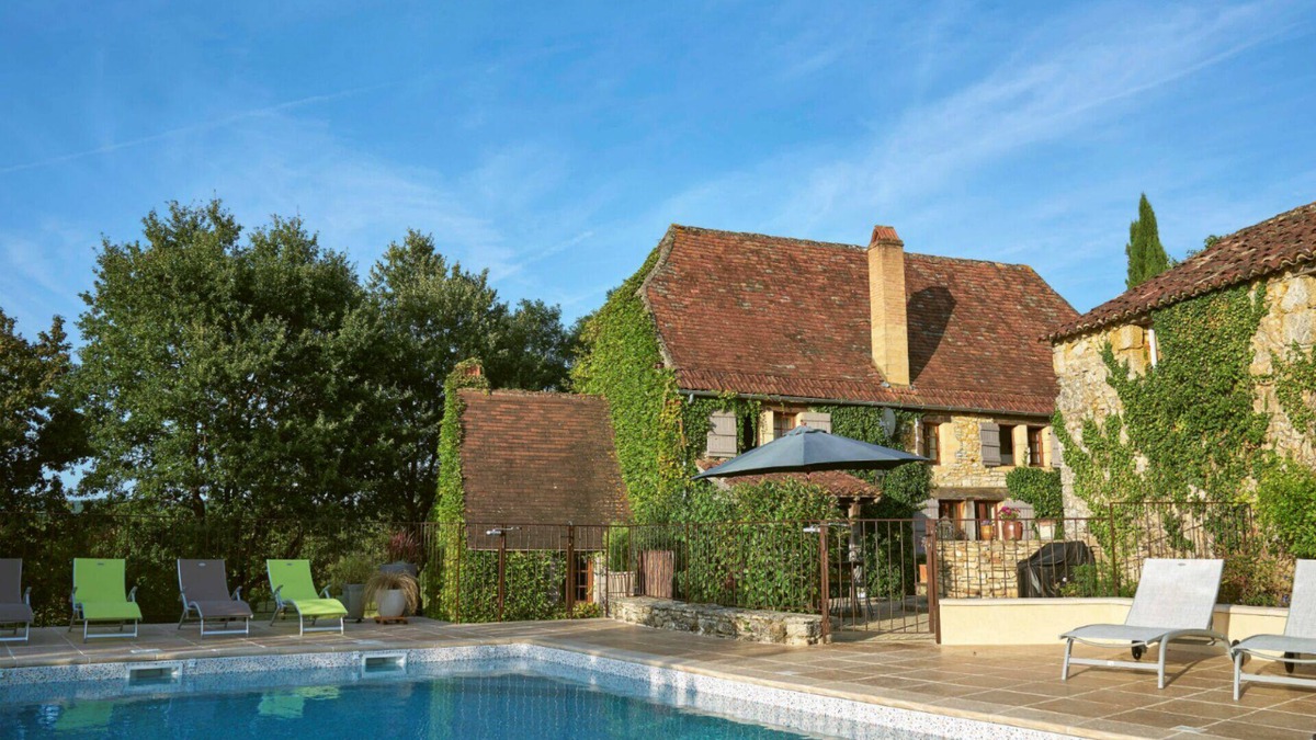 Daglan Cottage | An old hillside cottage, with a beautiful pool and stunning views