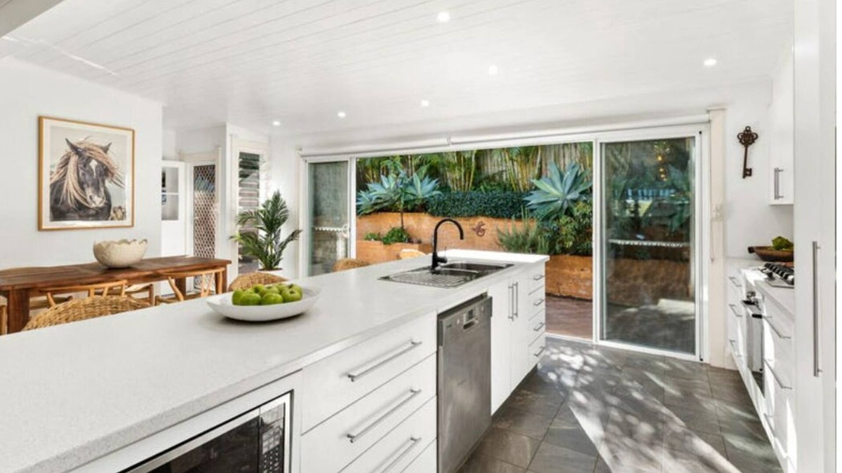 Warriewood House | An original farmhouse in Warriewood 20 mins away from the beach.
