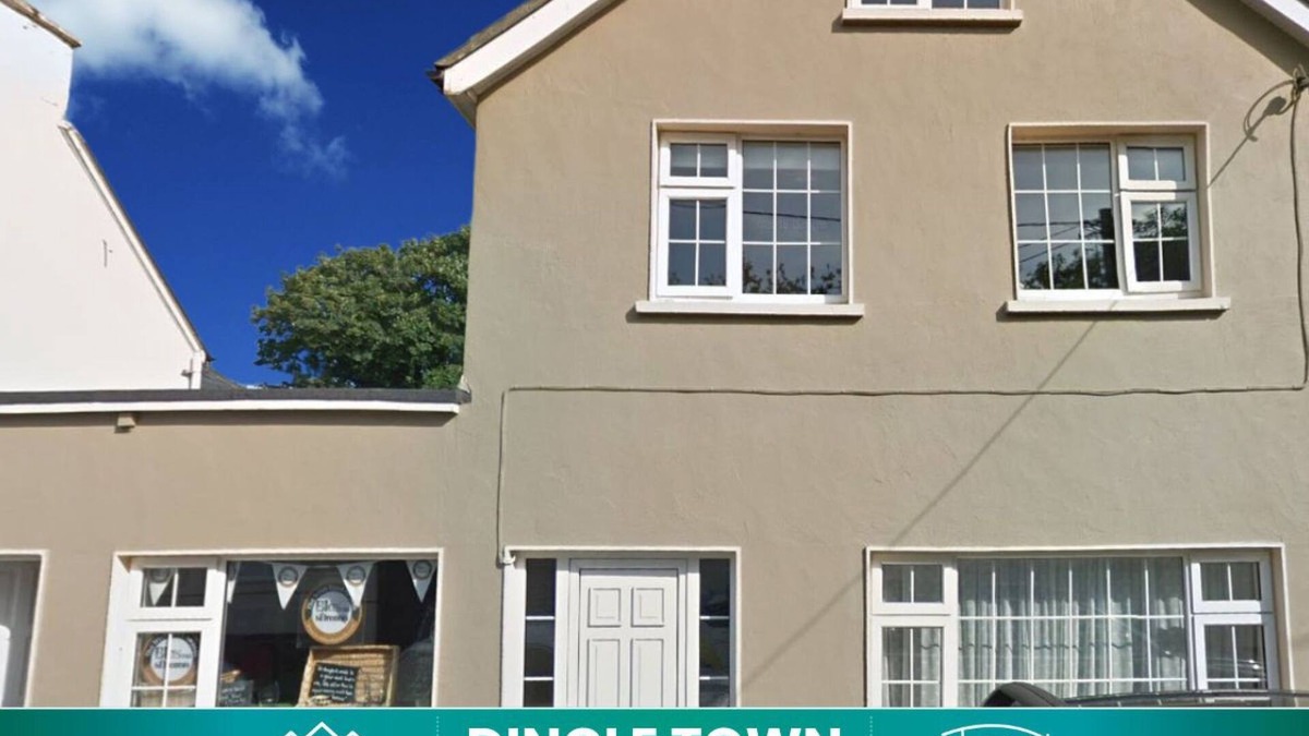 Dingle House | An Searrach Holiday Home Dingle by Interhome