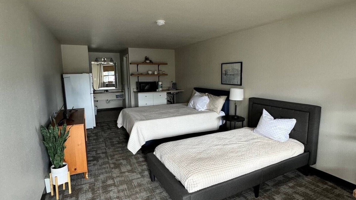 Anchor Point Hotel | Anchor Point Stays, Room 4 with Cozy 2 bed