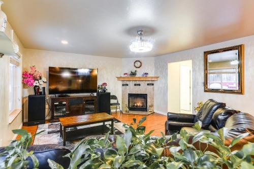 Bayshore - Klatt House | Anchorage Home about 8 Mi to Downtown!