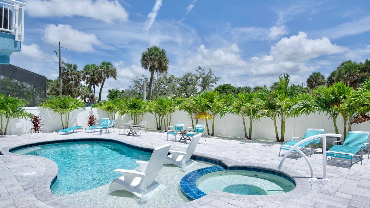 Mid Island House | 🌊Anchors Down | Luxury 5BR w/Private Pool, Spa + Game Room | Steps 2 Beach🏖️