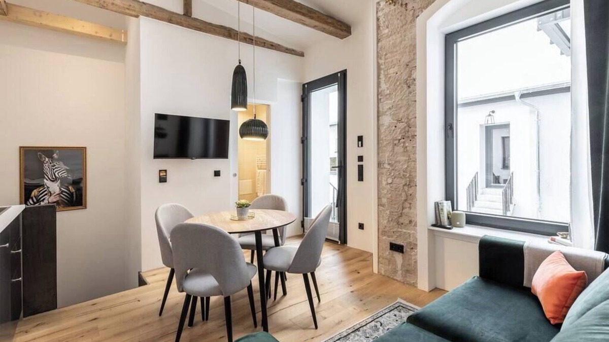 Weissensee Apartment | Ancient 33sqm 2room maisonette apt. Near center.