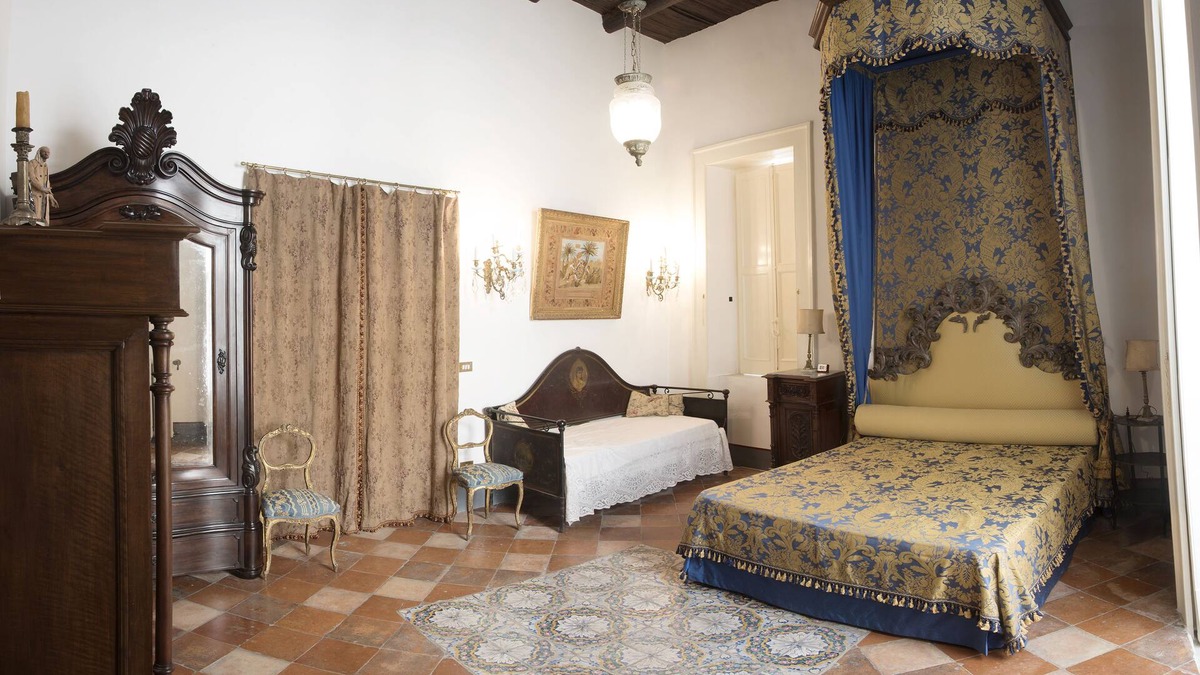 Naples City Centre Apartment | Ancient center, near the Duomo, Church of Santa Chiara, Sansevero chapel