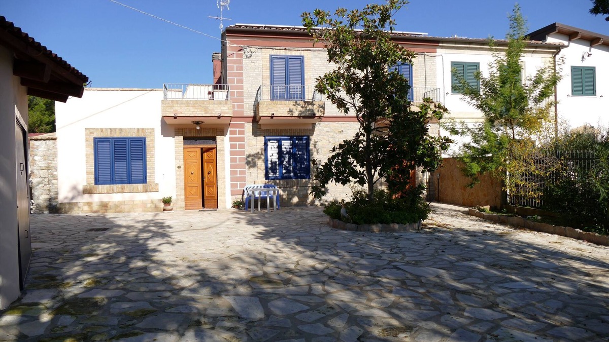 Cugnoli House | Ancient country house half an hour from the sea and one hour from Rome