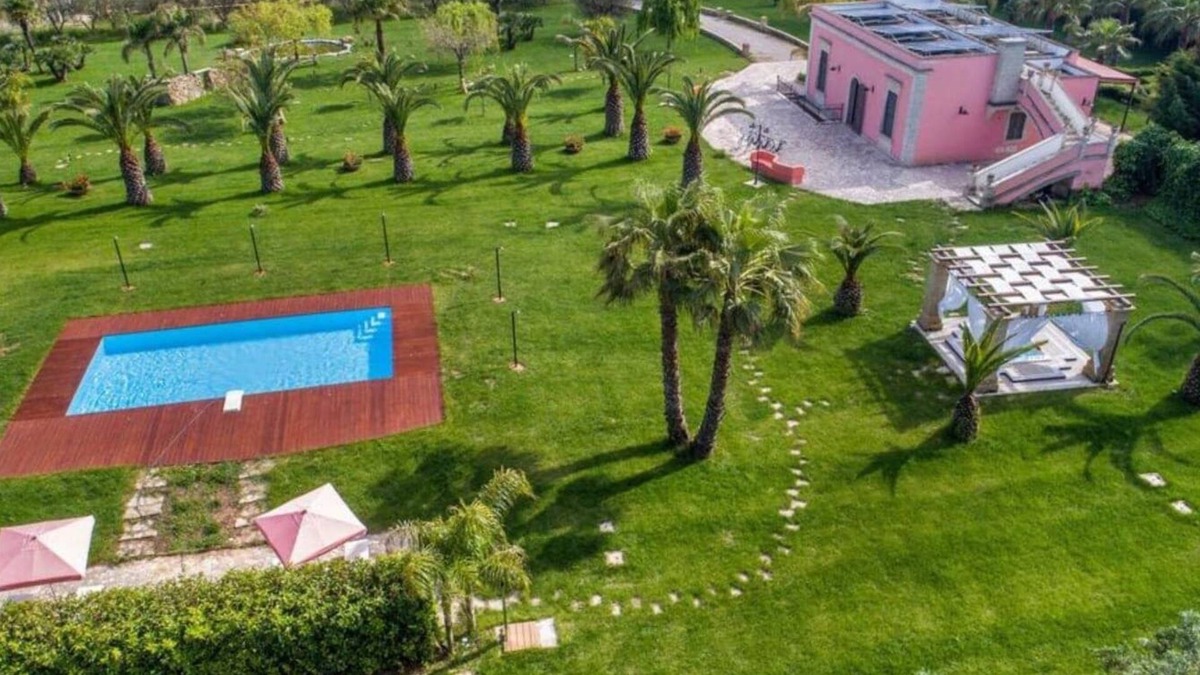Guagnano House | Ancient villa with swimmingpool in the middle of land of the Negroamaro wine