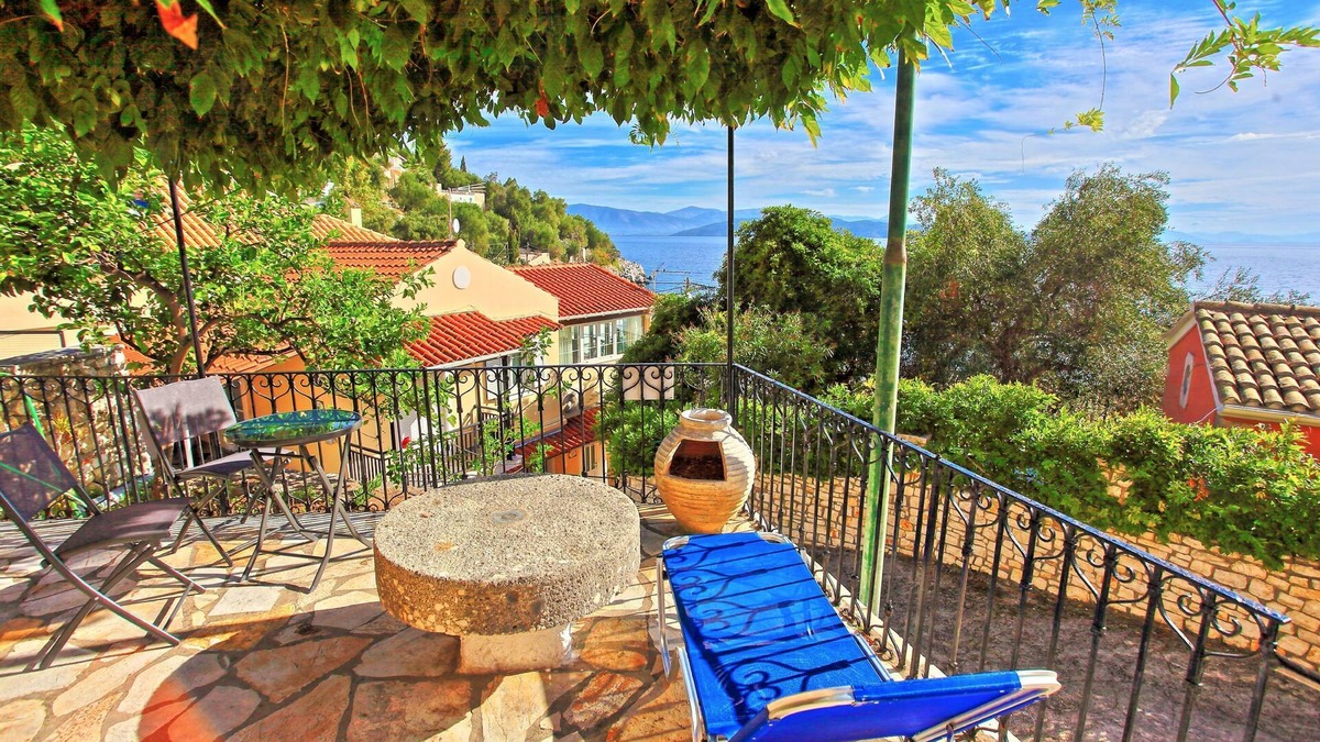 Katavolos Apartment | Anda Studio: Cozy Apt, close to Beach, WiFi, A/C