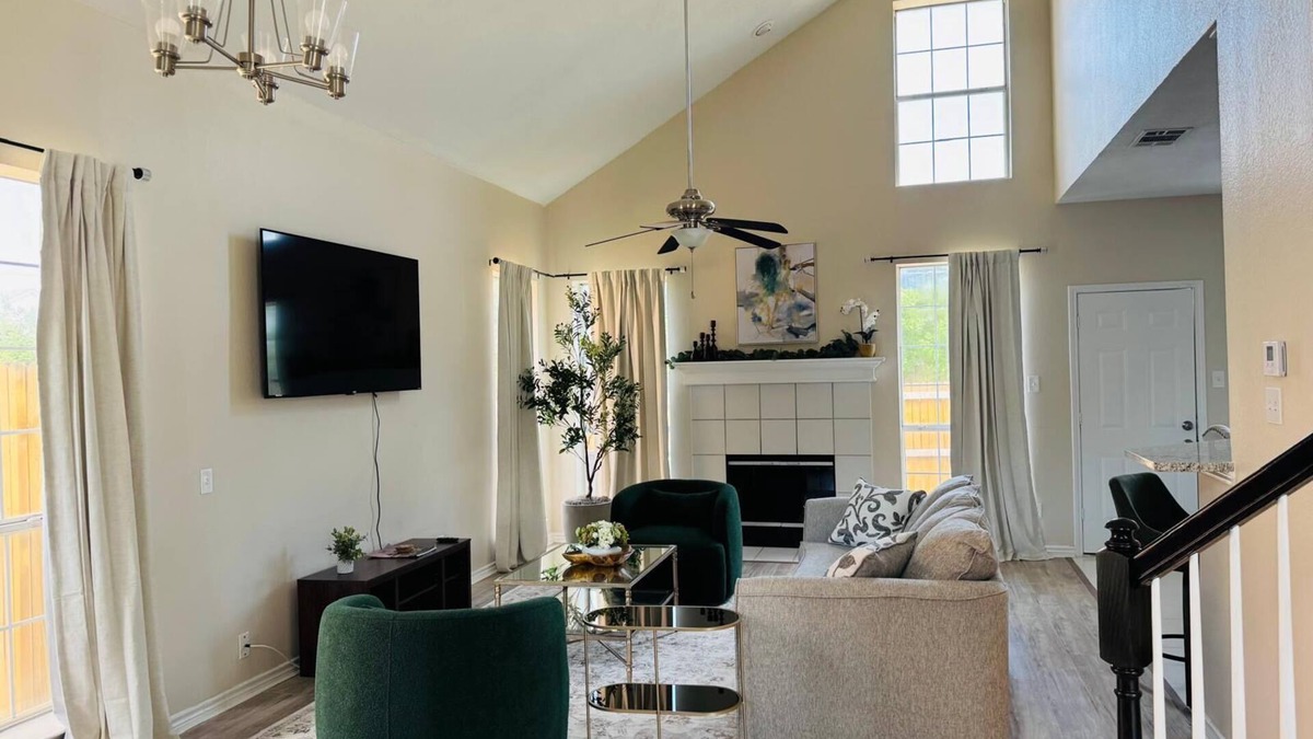 Southwest Arlington House | Andalusia Trail Getaway