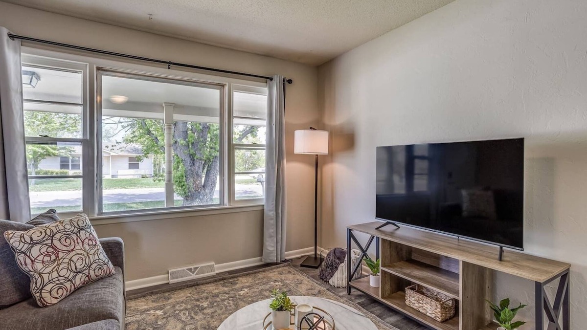 Andover House | Andover Abode - sleeps 6
