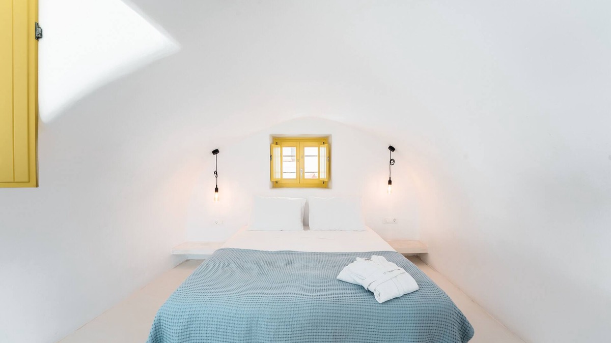 Amoudi Bay House | Anelia House invites guests to indulge unique moments of relaxation