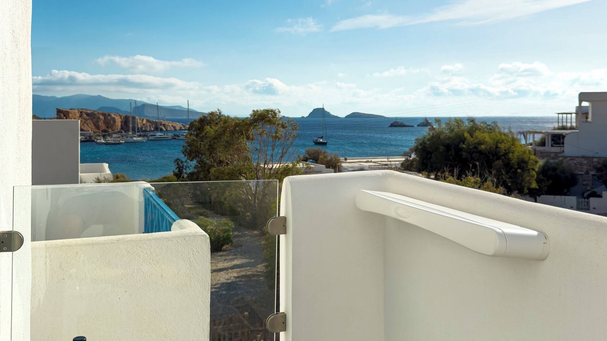 Karavostasis House | ANETON Residences Folegandros (56sq.m.)80 meters from bay Hohlidia