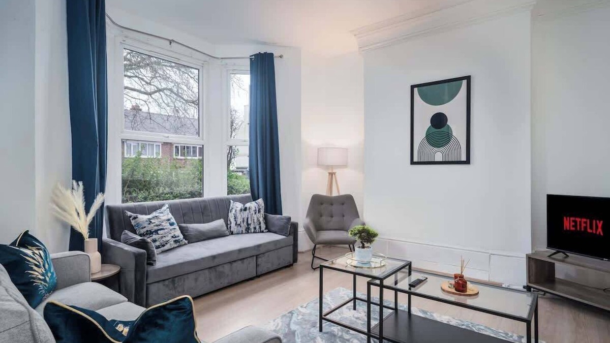 Anfield House | Anfield House - Liverpool Retreat 7 Bedroom Home