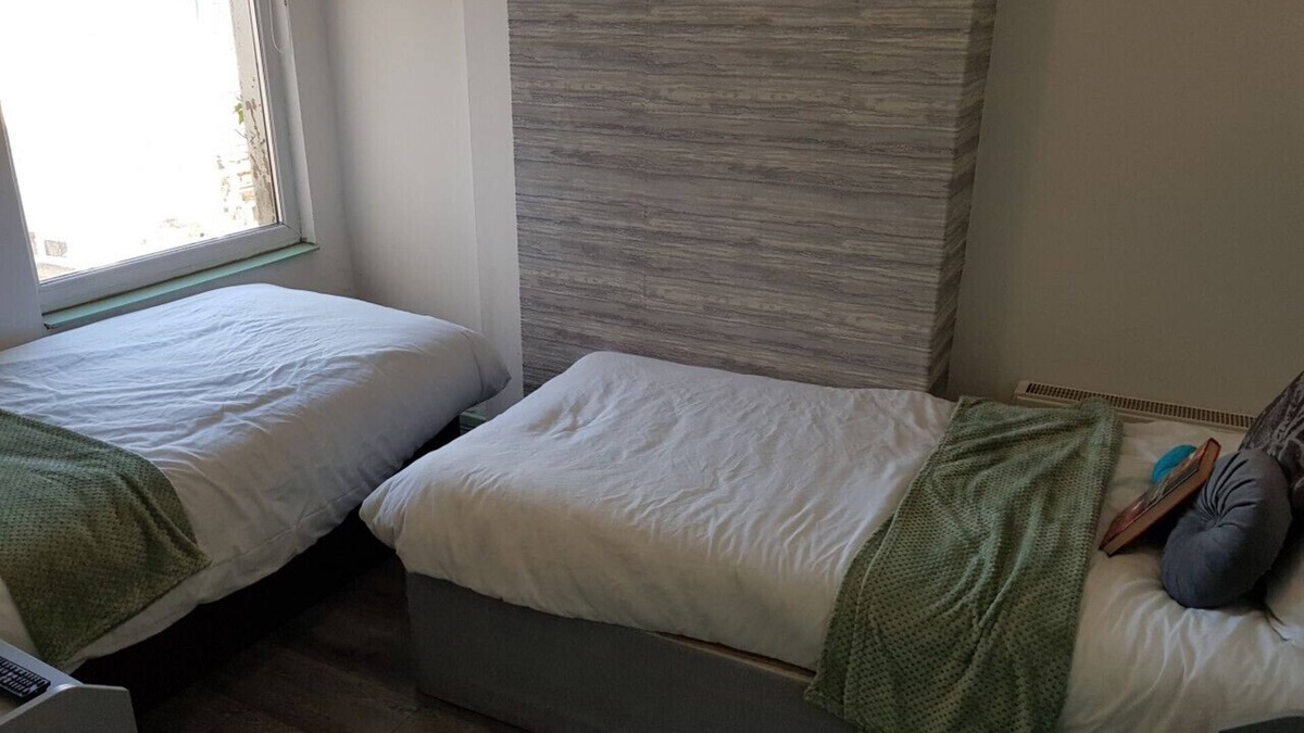 Everton Apartment | Anfield View - Room 4 - Twin