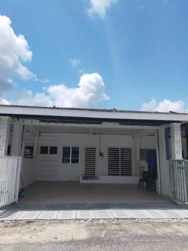 Tanjung Malim House | Angah Homestay