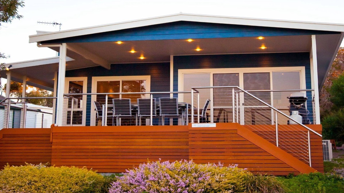 Lake Wangary House | Angasi is one of Coffin Bay's premium properties in a very sought after location