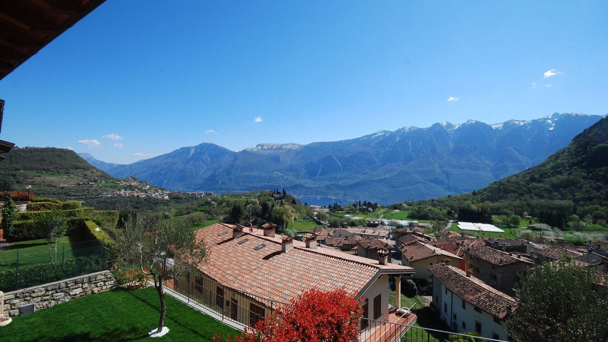 Prabione Apartment | Angelica 3 by Theater Home, with balcony and lake view