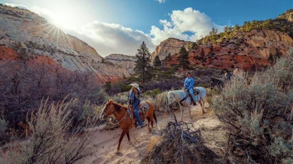 Zion National Park East Entrance House | Angels Landing Zion Oasis+ Resort Access