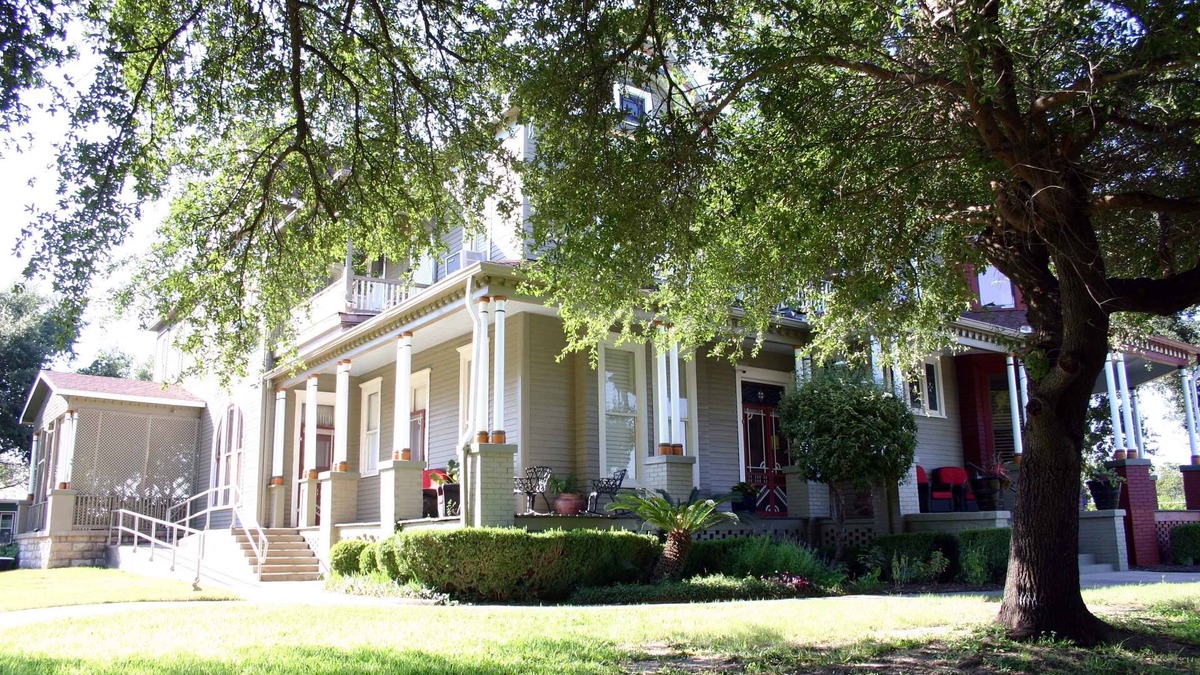 Weatherford Bed & Breakfast | Angels Nest Bed and Breakfast