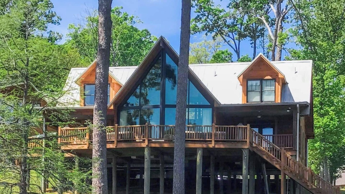 Negreet House | Anglers ReLeaf Premier+ Lodge & Cabin Double Sun Deck & Dock, Prime Fishing