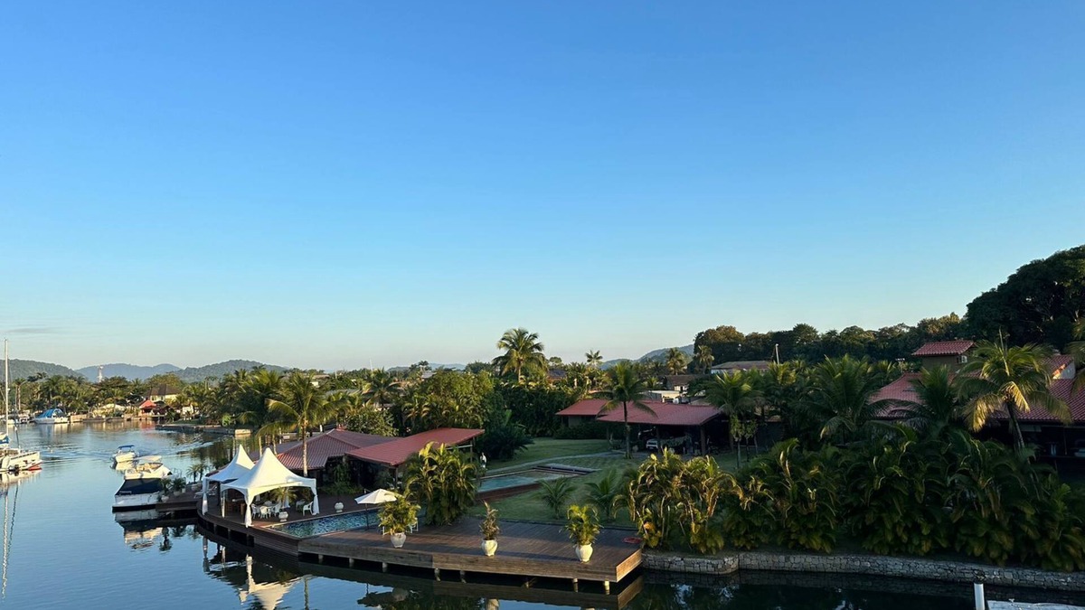 Bracui House | Angra dos Reis Mansion - 4,000 m2 of green area. 150 m of canal frontage. 100-foot boat