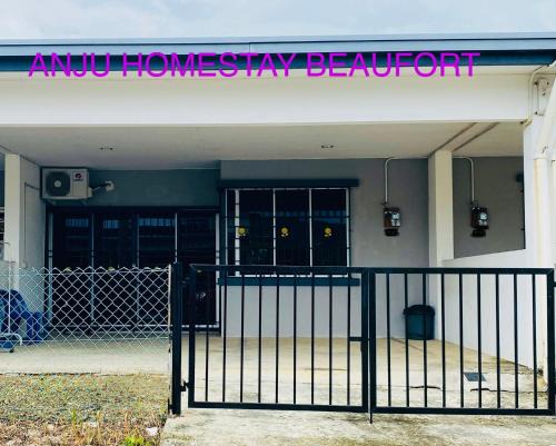 Interior Divison House | ANJU HOMESTAY BEAUFORT