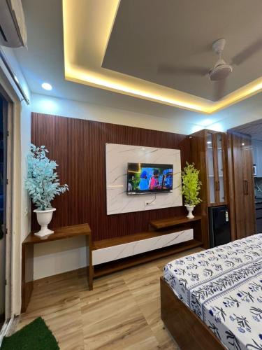Greater Noida Apartment | Anmolairbnb